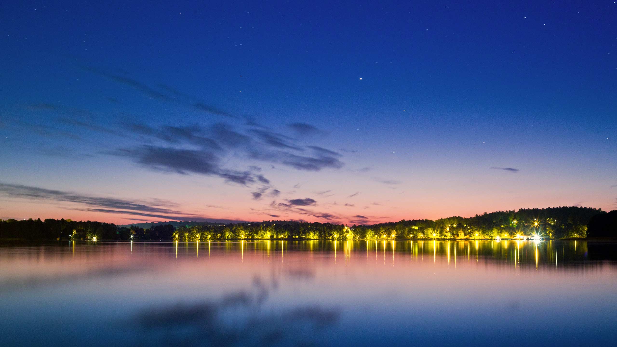 Jezioro Czos podczas białych nocy